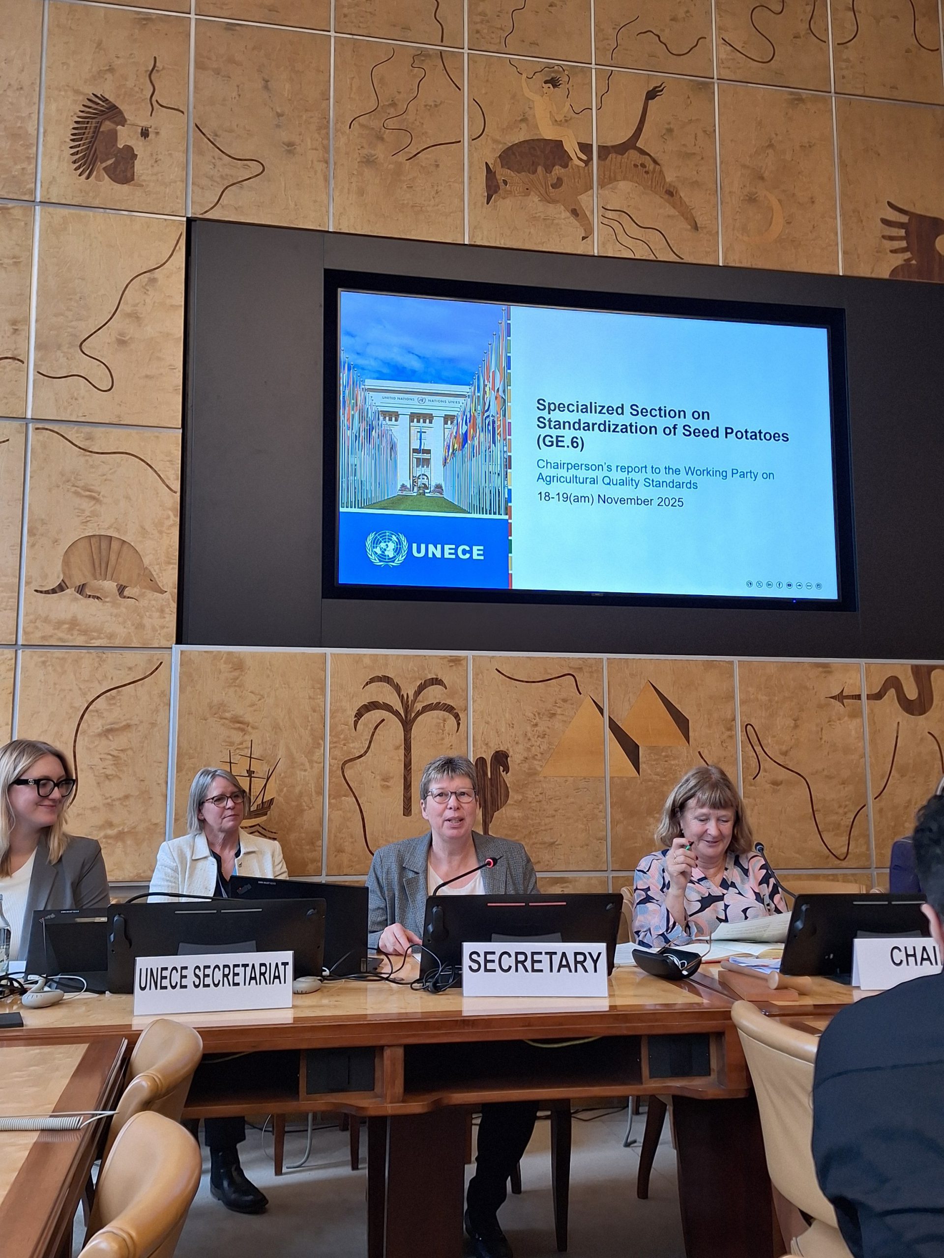 Back Left to Right: André Wessel (Technical Manager PCS), Dr. Ansa van Vuuren (Managing Director PCS). Front Left to Right: Dr. Santosh K. Tiwari (Associate Director, Agro R&D PepsiCo India Holdings), Frank Osler (Technical Services Manager PepsiCo South Africa)