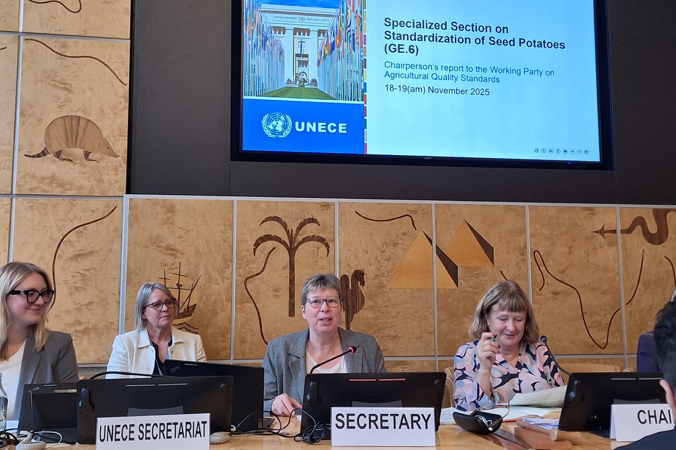 Back Left to Right: André Wessel (Technical Manager PCS), Dr. Ansa van Vuuren (Managing Director PCS). Front Left to Right: Dr. Santosh K. Tiwari (Associate Director, Agro R&D PepsiCo India Holdings), Frank Osler (Technical Services Manager PepsiCo South Africa)